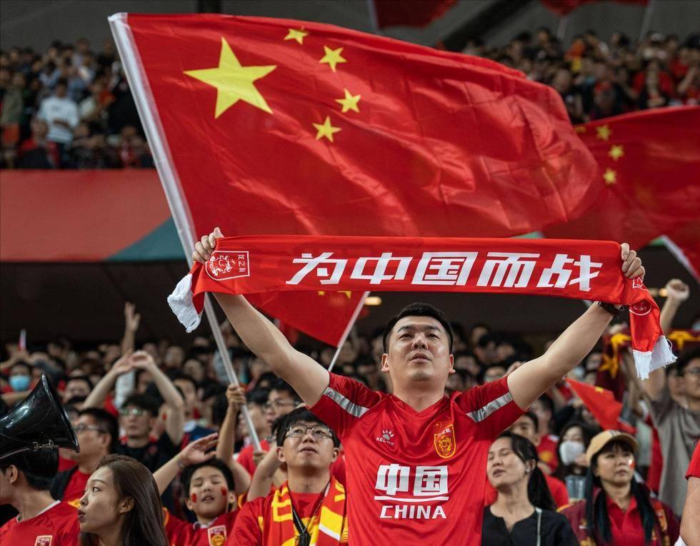 足球首先是 足球首先是